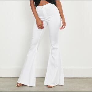 5/$30 Hummingbird High Rise Bellbottom Jeans White S